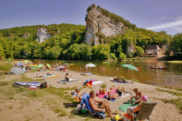 Kano 3 Frankrijk Dordogne rivier vissen canoe animatie nederlands vakantiepark wifi hond.jpg