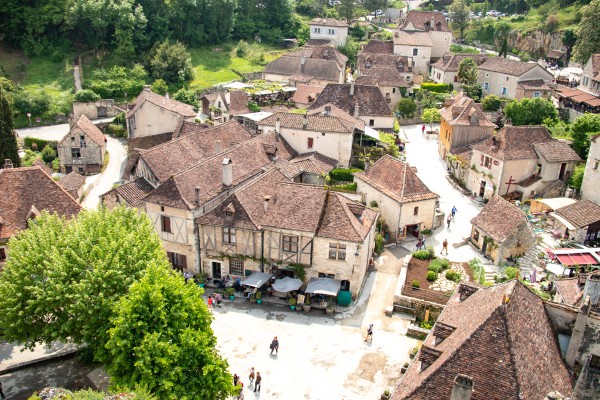 Saint Cirq Lapopie 16 plus beaux village frankrijk dordogne luxe vakantiepark.jpg