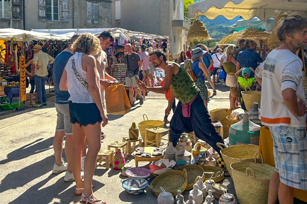 Markt Village des Cigales 8 Dordogne Lot mauroux vakantiehuis Frankrijk gezin.jpg