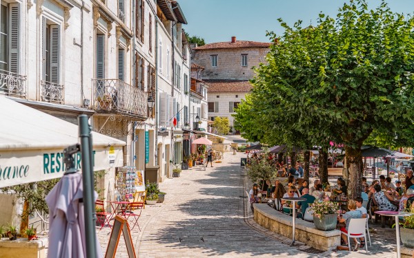 Aubeterre sur Dronne 3 terras vakantie Frankrijk met gezin.jpg