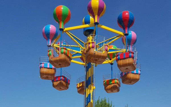 Coccinelle 13 kidparc animatie Frankrijk vakantiepark chateau de salles luxe villa kinderen.jpg