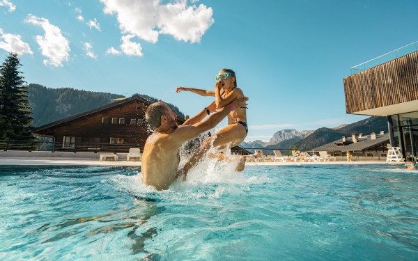 Forme d'O 9 zwembad Châtel Portes du Soleil Frankrijk met wellness sauna hamam.jpg