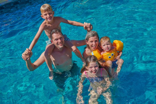 Etang Vallier zwembad 2a vakantie Zuidwest-Frankrijk bij recreatiemeer.jpg