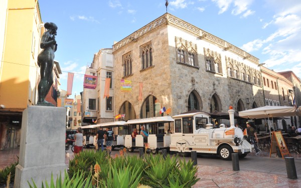 Perpignan 13 Frankrijk Roussillon vakantie occitanie middellandse zee trein toeristisch.jpg