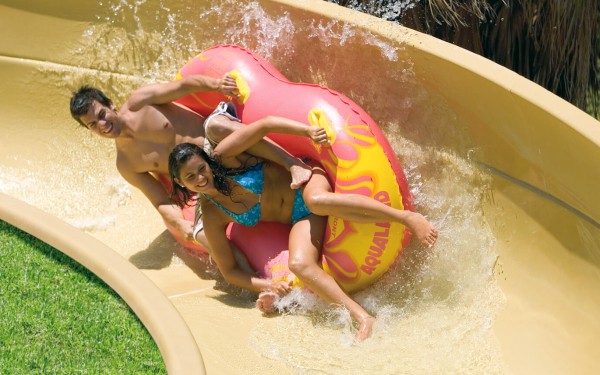 Aquapark 7 Provence Var Frejus Maxime vakantie Frankrijk luxe villa zwembad glijbaan.jpg