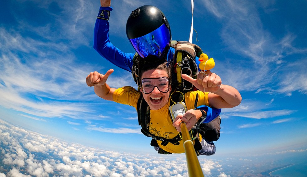 Poitou-Charentes sportief 1 parachute springen tijdens vakantie Frankrijk in Les Forges.jpg