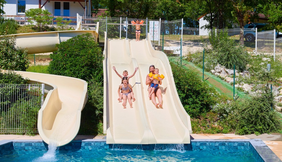 Village des Cigales zwembad 11 vakantiepark Frankrijk vakantiehuis Dordogne Lot Mauroux.jpg