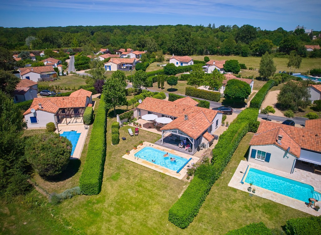 Forges 22 Vieille Vigne zwembad luxe villa vakantiehuis park Frankrijk Poitou Charentes.jpg