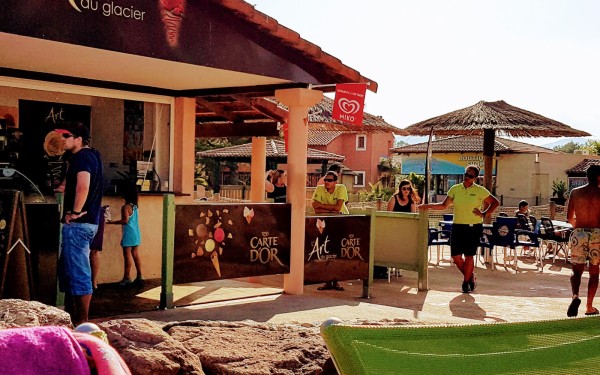 Aquapark 18 Provence Var Frejus Maxime vakantie Frankrijk luxe villa zwembad glijbaan.jpg