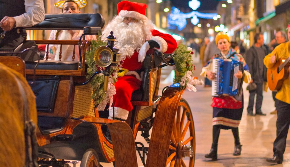 Winter Frankrijk 8 kerst markt sneeuw gezin genieten vakantie oud en nieuw sfeer.jpg