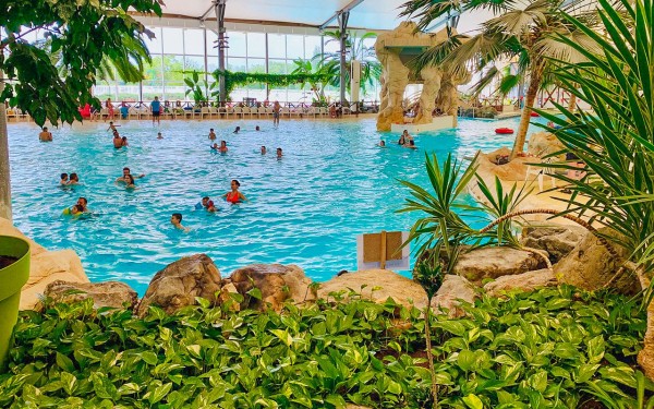 Antilles Jonzac 1 waterpark zwembad wellness tijdens vakantie in Frankrijk.jpg