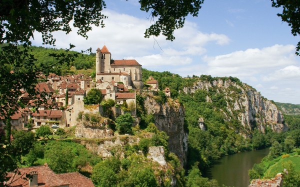 Saint Cirq Lapopie 1 plus beaux village frankrijk dordogne luxe vakantiepark.jpg