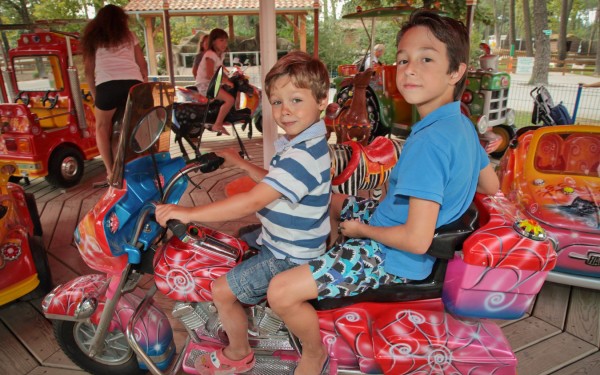 Coccinelle 19 kidparc animatie Frankrijk vakantiepark chateau de salles luxe villa kinderen.jpg