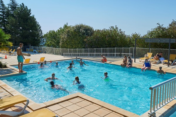 Lanzac zwembad 6 Frankrijk vakantiepark Nederlands Dordogne Lot luxe vakantiehuis animatie kinderen.