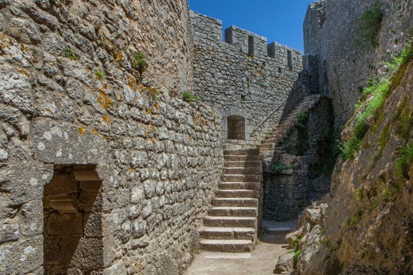 Katharen 16 kasteel Peyrepertuse Languedoc met donjon.jpg