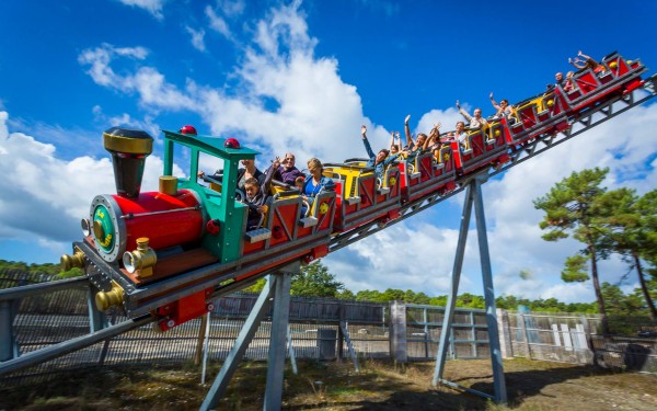 Coccinelle 6 kidparc animatie Frankrijk vakantiepark chateau de salles luxe villa kinderen.jpg