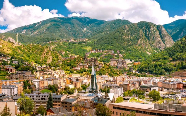 Andorra 1 vella  vakantiepark luxe villa vakantiepark nederlands receptie gite bergen klimmen fietse