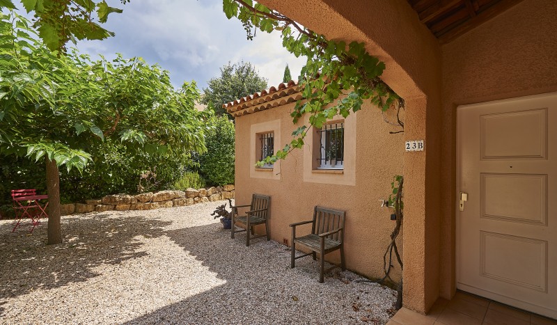 Jardin du Golf 6pg 12 Provence luxe villa resort golf zee zwembad Frankrijk.jpg