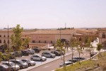 Nailloux 9 shopping centre Frankrijk bij Toulouse voor gezinnen op vakantie parkeerplaats.jpg