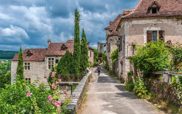Saint Cirq Lapopie 10 plus beaux village frankrijk dordogne luxe vakantiepark.jpg