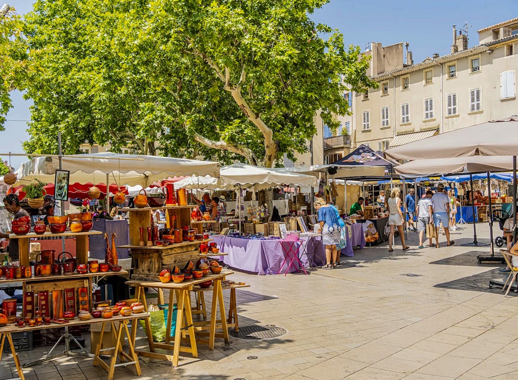 Markt Nans les Pins 10 Provence vakantie Frankrijk lavendel olijf kaas avond.jpg