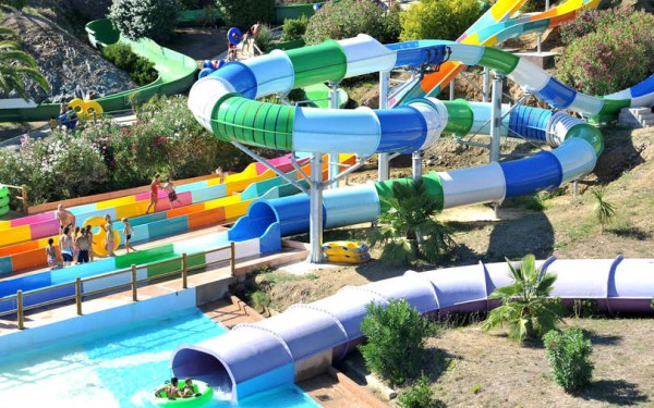 Aquapark 14 Provence Var Frejus Maxime vakantie Frankrijk luxe villa zwembad glijbaan.jpg