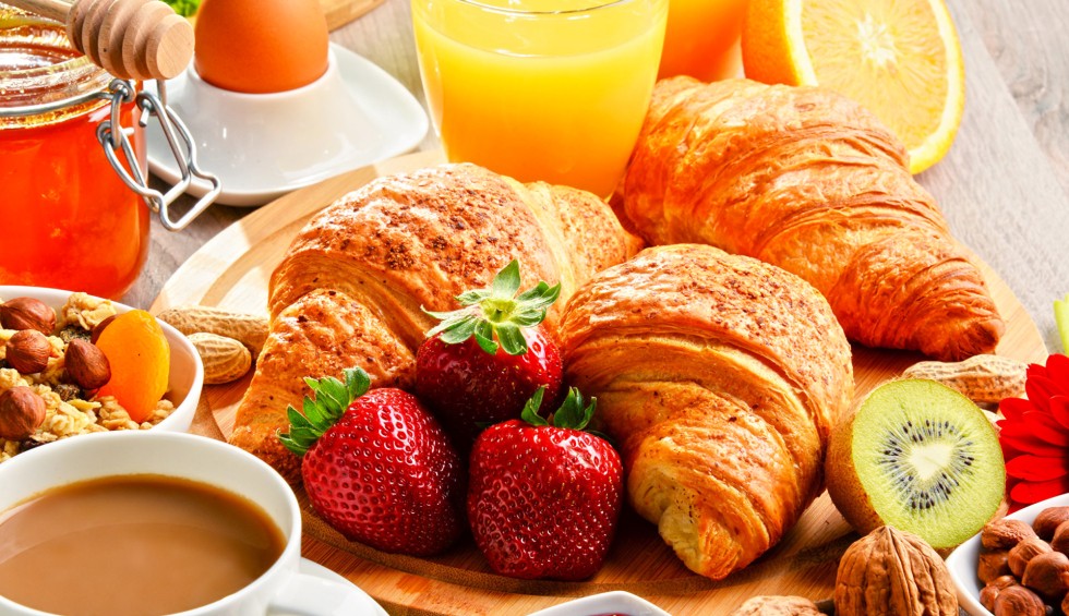 B2a Frankrijk ontbijt vakantie restaurant luxe villa genieten koffie jus d orange.jpg