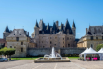 Chateau 6 Frankrijk Dordogne fontein zwembad terras restaurant wifi hond nederlands resort holiday.p