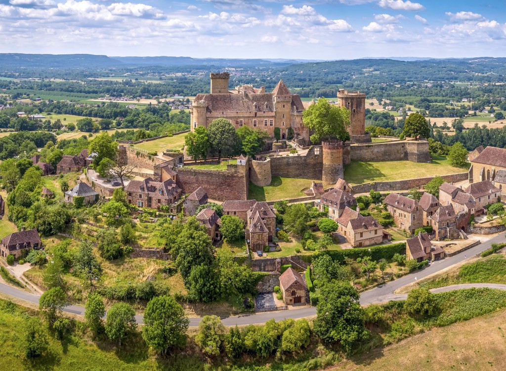 Dorpjes Lot 2 uitzicht op chateau Bretenoux tijdens vakantie in Frankrijk.jpg