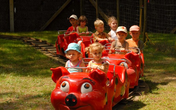 Coccinelle 16 kidparc animatie Frankrijk vakantiepark chateau de salles luxe villa kinderen.jpg