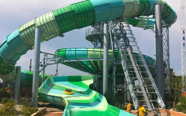 Aquapark 17 Provence Var Frejus Maxime vakantie Frankrijk luxe villa zwembad glijbaan.jpg