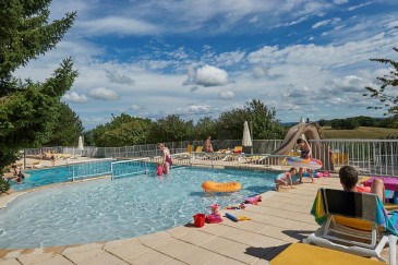 Domaine de Lanzac Frankrijk zwembad vakantiepark Dordogne luxe vakantiehuis villaresort kidsclub.jpg