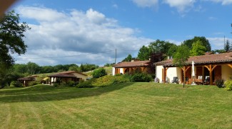 Vakantiepark Village Montmarsis Frankrijk Dordogne Lot zwembad.jpg
