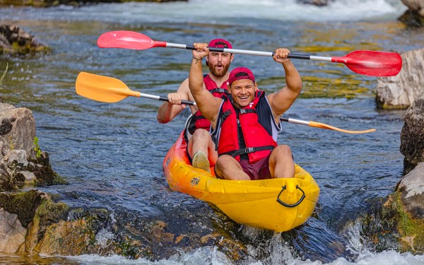 Kano canoe 15S Frankrijk languedoc pyreneeen water kust strand zee vakantiepark.jpg