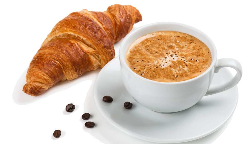Koffie croissant zwembad bar vakantiehuis Frankrijk.jpg