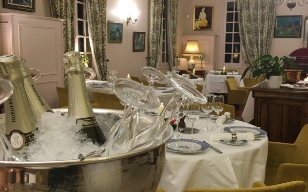 Village de Montmarsis 3 restaurant Gourdon Frankrijk vakantiepark luxe villa zwembad.jpg