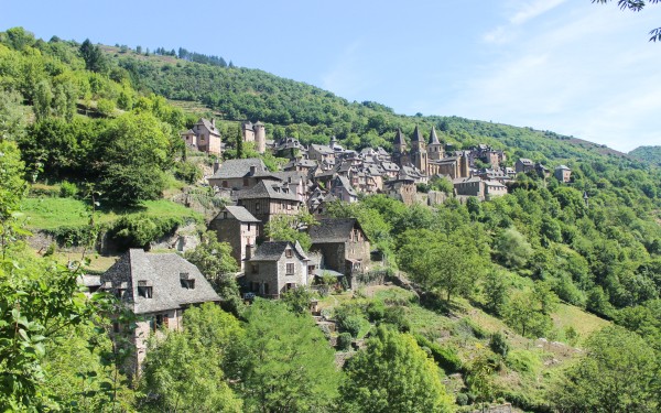 Conques Frankrijk 1 vakantie Dordogne Lot Aveyron santiago compostela vakantiehuis wandelen bergen.j