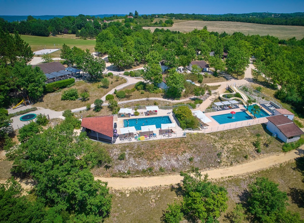 Vakantiepark 15 Village des Cigales Mauroux Frankrijk Dordogne Lot luxe vakantiehuis zwembad restaur