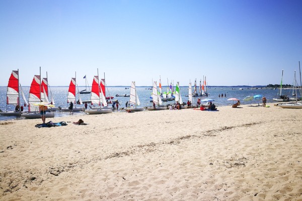 Andernos les bains 14 bassin arcachon oesters strand haven vakantie Frankrijk.jpg