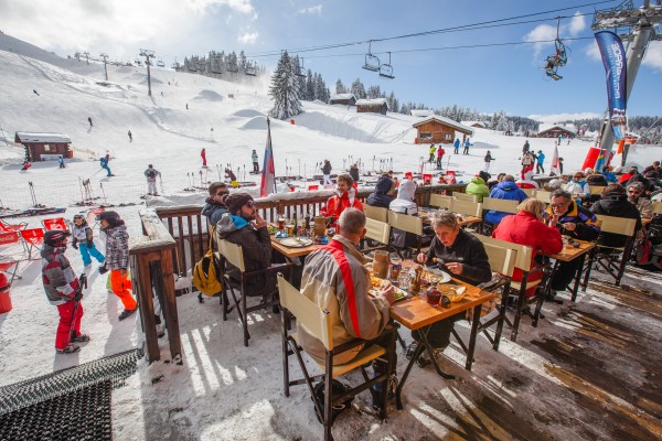Culinair 3 Portes du Soleil berghut terras ski wintersport sneeuw vakantie abondancevallei sfeer.jpg