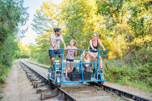 Velorail 1 Chauvigny Frankrijk Vienne vakantie animatie gezin fietsen.jpg