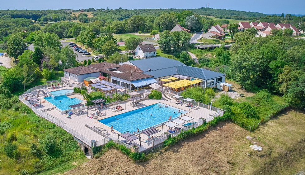 Lanzac vakantiepark 41b Frankrijk Dordogne Lot vakantiehuis luxe zwembad animatie restaurant.jpg