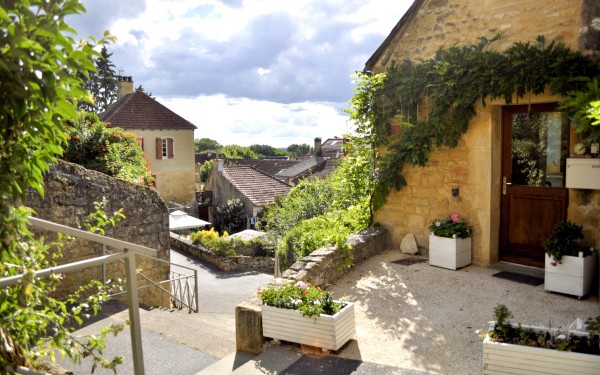 Gourdon 7 vakantie Dordogne Frankrijk Montmarsis vakantiepark zwembad restaurant animatie.jpg