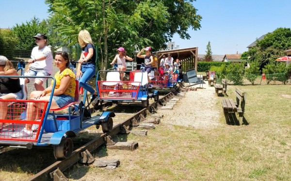 Velorail 5 Chauvigny Frankrijk Vienne vakantie animatie gezin fietsen.jpg