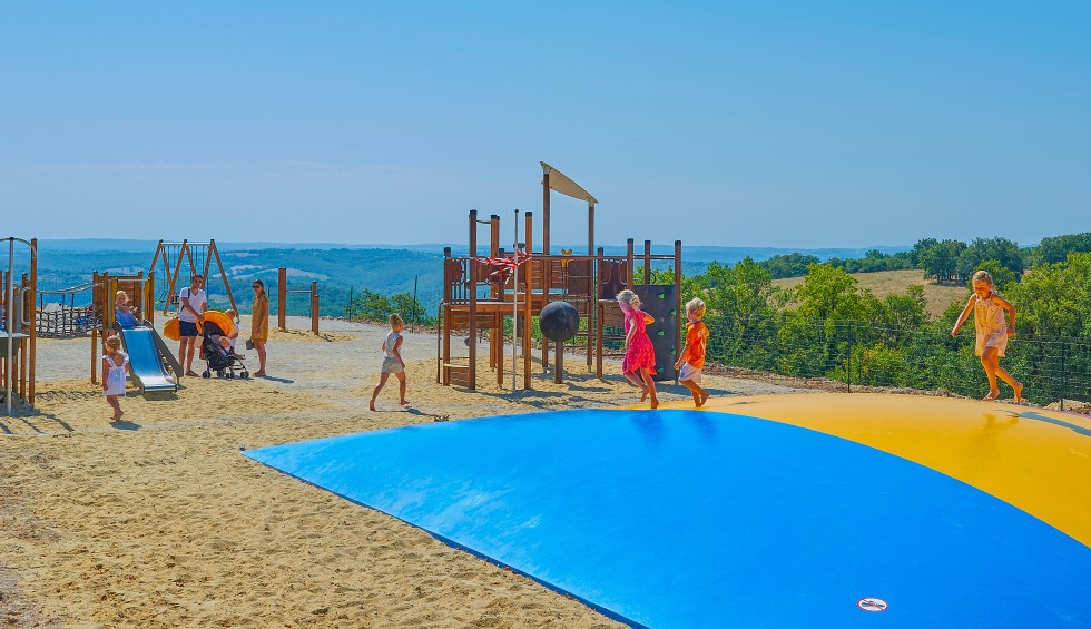 Lanzac speeltuin 1SS Frankrijk vakantiepark Nederlands Dordogne Lot luxe vakantiehuis animatie kinde