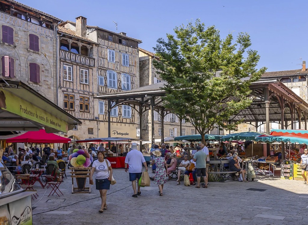 Markt 7a markt in Figeac in regio Lacapelle Marival tijdens vakantie in Zuid-Frankrijk.jpg