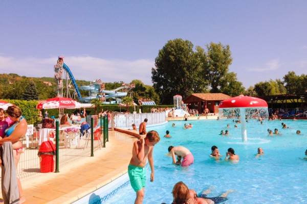 Quercyland 11 zwembad aquaparc Frankrijk Souillac vakantie Dordogne Lanzac glijbaan.jpg