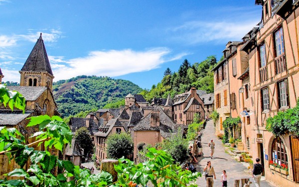 Conques Frankrijk 14S vakantie Dordogne Lot Aveyron Foy santiago compostela vakantiehuis wandelen be