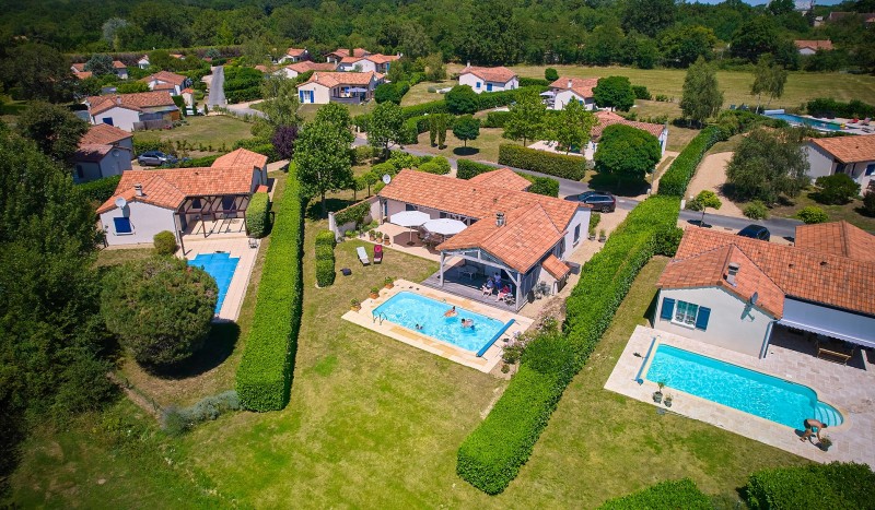 Forges 22 Vieille Vigne zwembad luxe villa vakantiehuis park Frankrijk Poitou Charentes.jpg