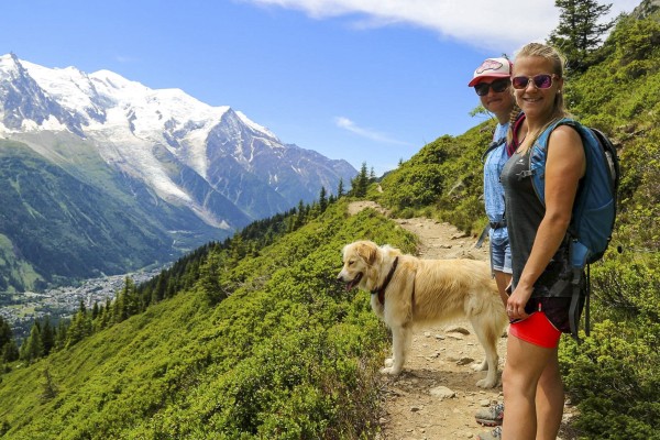 Frankrijk hond 4 wandelen in de bergen tijdens vakantie in een luxe villa.jpg
